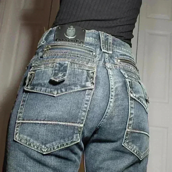 90s rocker Airstar high rise jeans with  metal hardware, big pockets & zippers - Picture 12 of 16